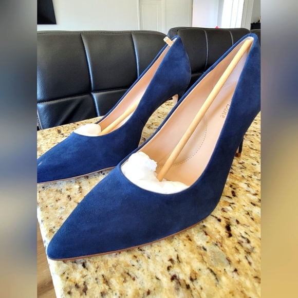 Shoes - Picture 2 of 3